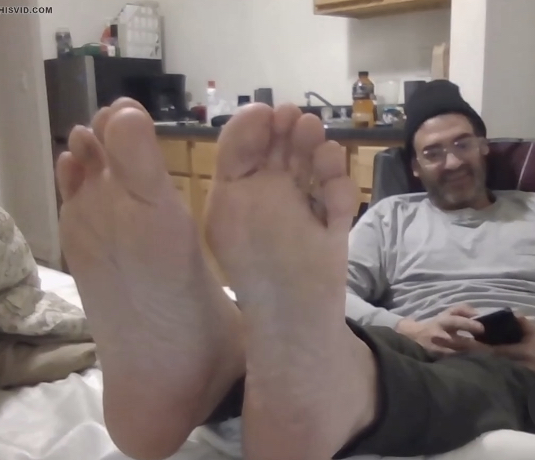 Dad show soles on cam