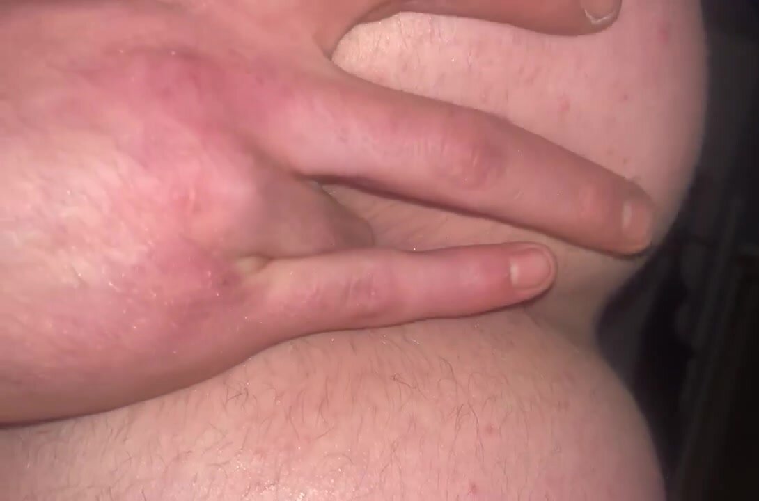 Edinburgh Chav fingers his hole