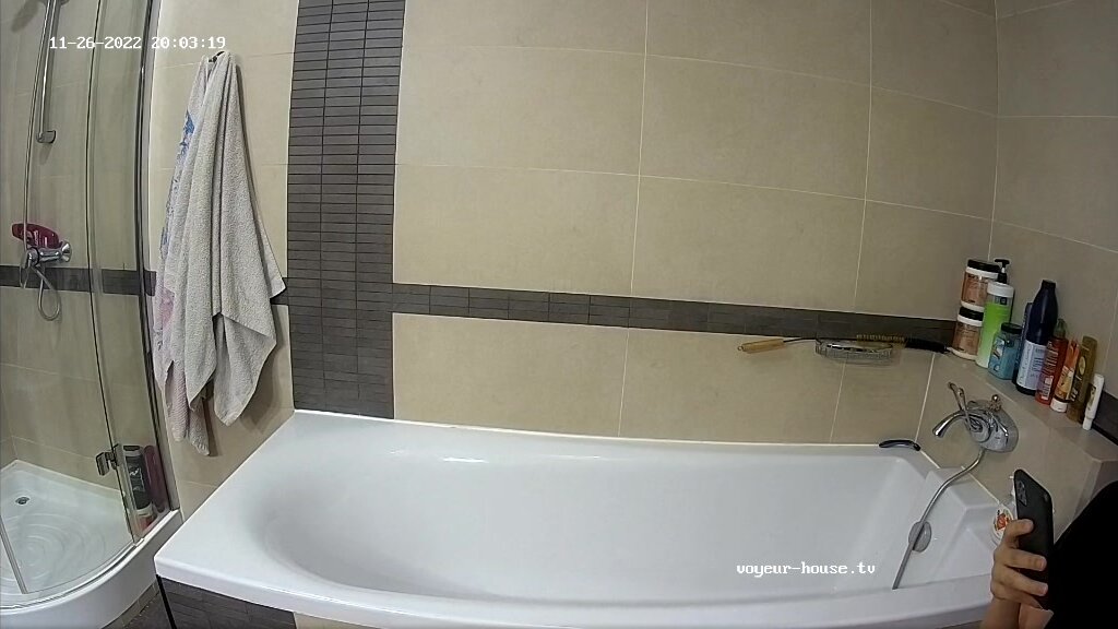 Girl pooping - video 207