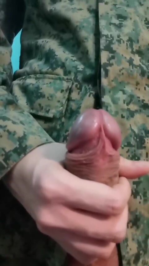 SG Soldier Masturbates