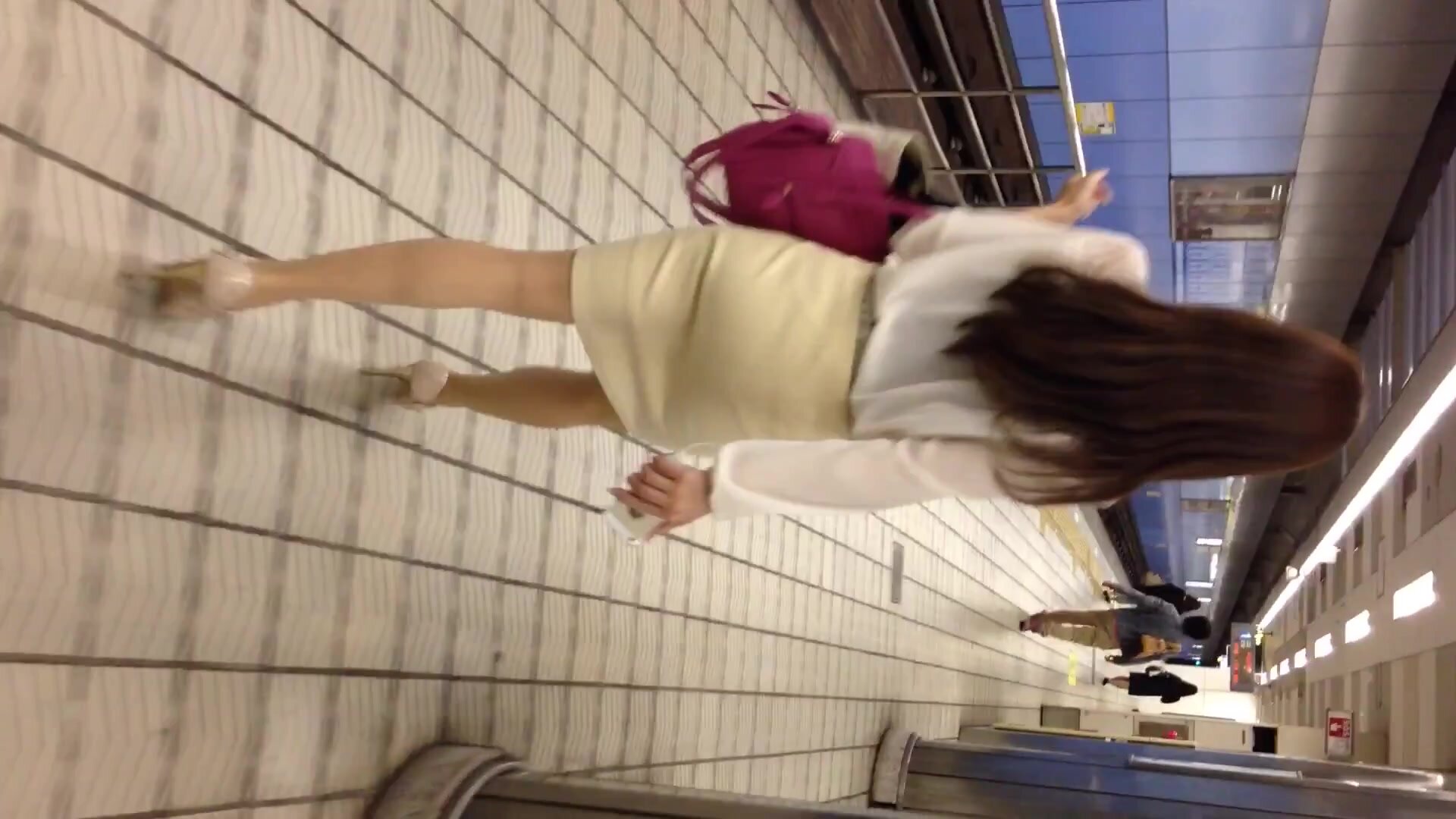 Japanese Lady Pantyhose Upskirt - video 6