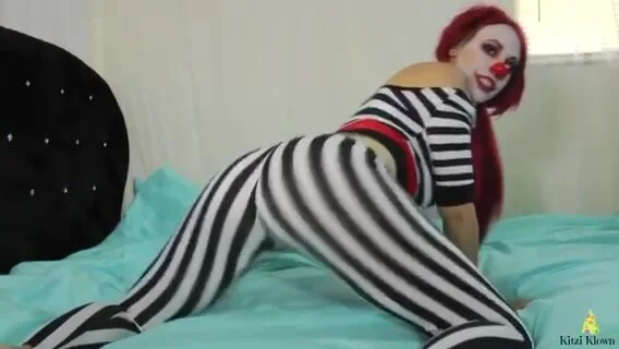 Sexy Clown Farts For You - ThisVid.com