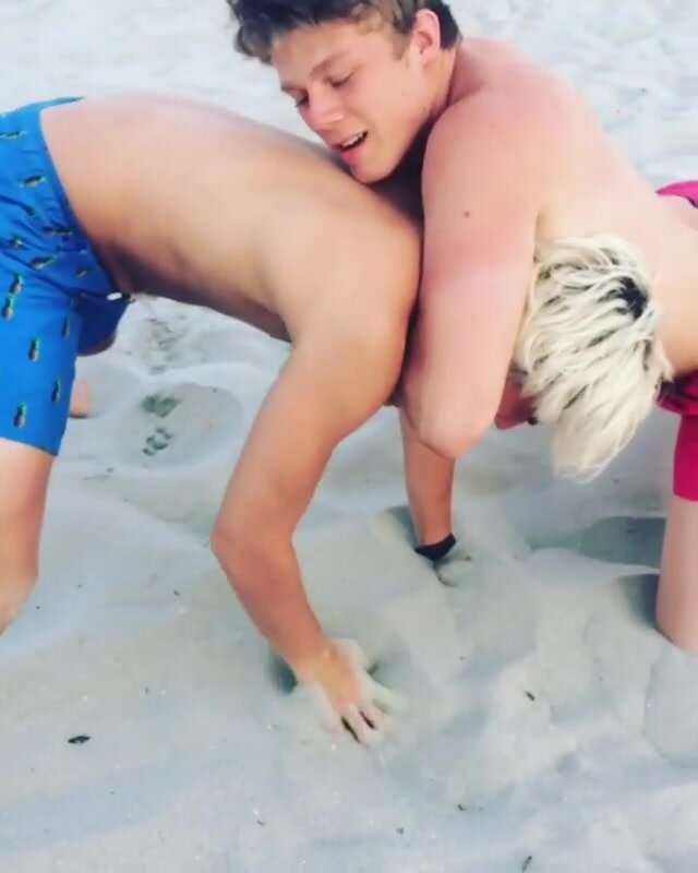 Beach wrestling - video 3