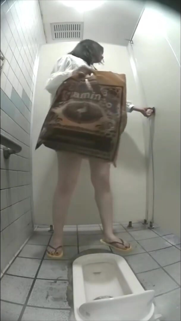 Japanese Ladies Toilet Voyeur - video 98