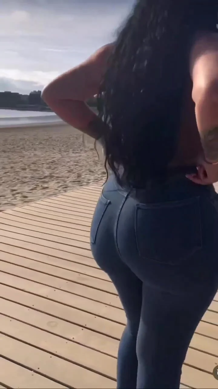 Big Butt in Jeans - video 2 photo