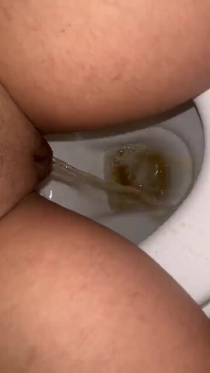 Cute pussy dark yellow piss in toilet