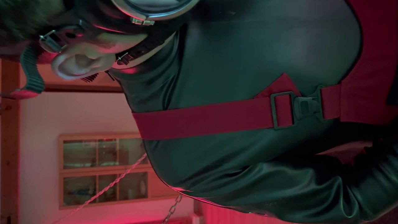 In Latex und Workgear