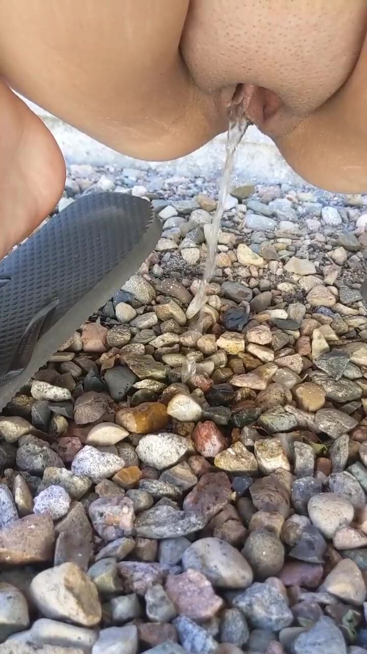 Shaved chubby pussy squat pee outside on pebbles