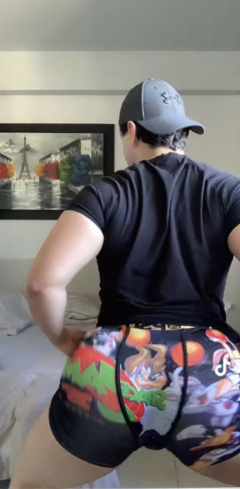 Thick tiktoker ass shaking
