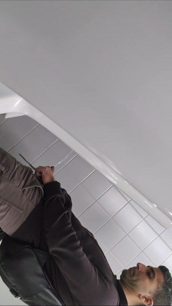 Airport urinal spy - video 34