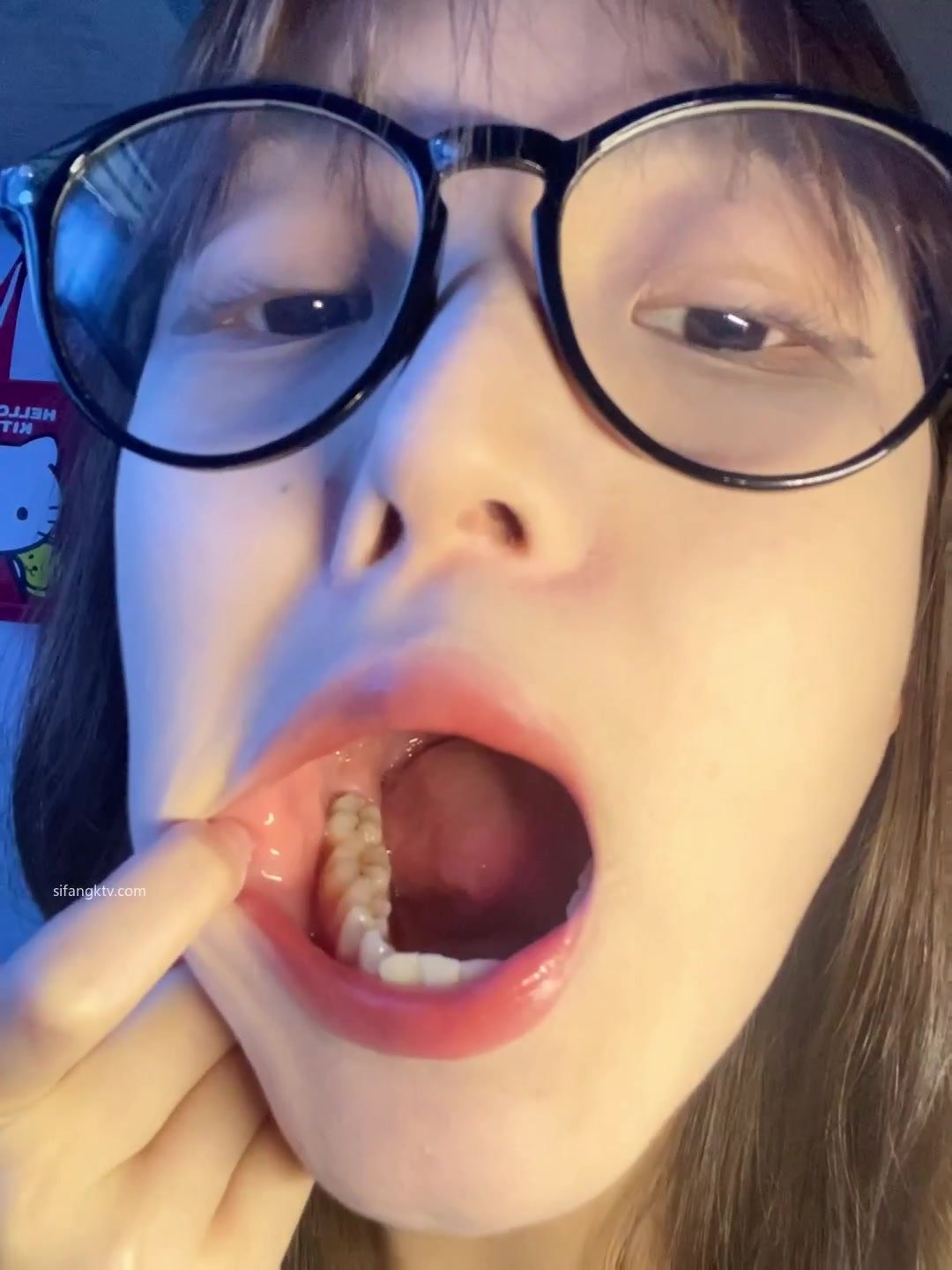 Chinese Glasses Girl Uvula 1