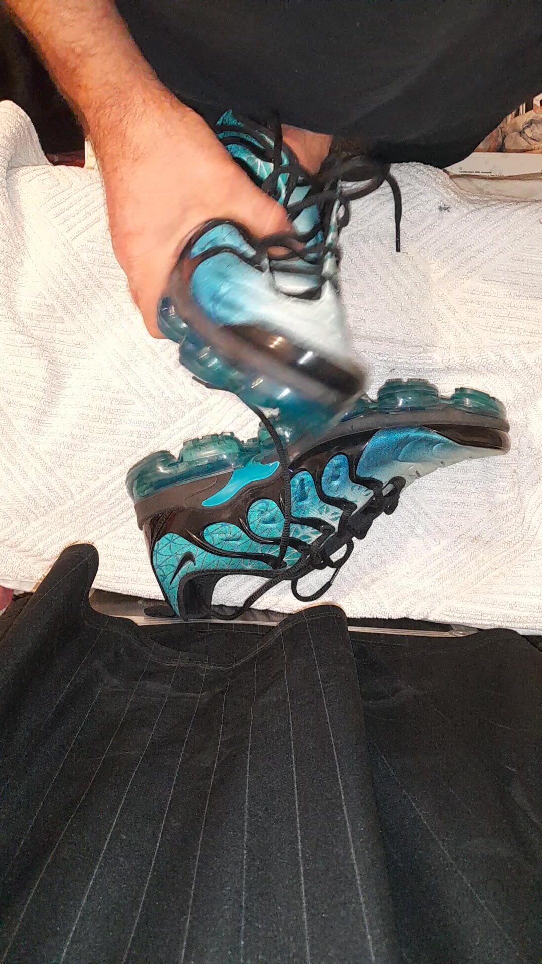 Sperma in meine blauen Nike Vm Sneakers