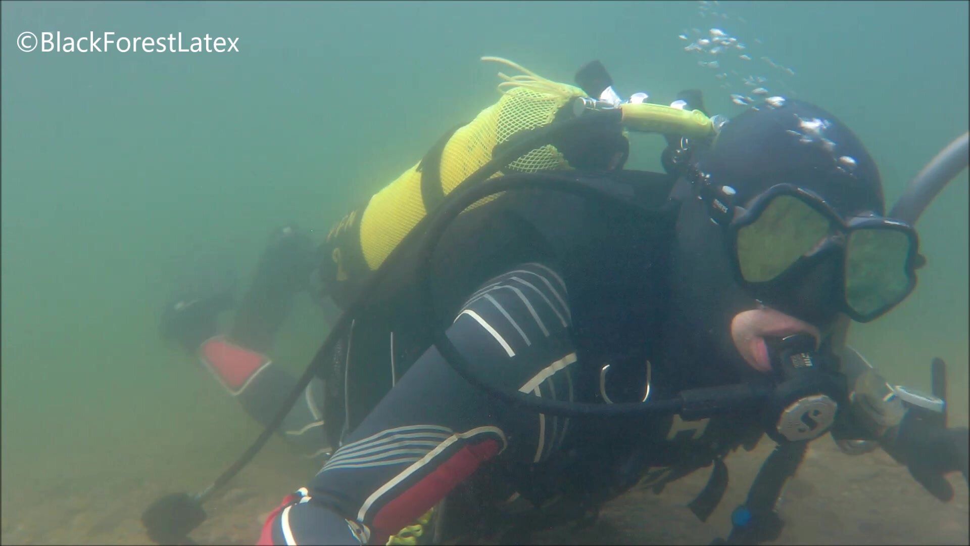 Latex Bi Scubadiver enjoy the morning diving II
