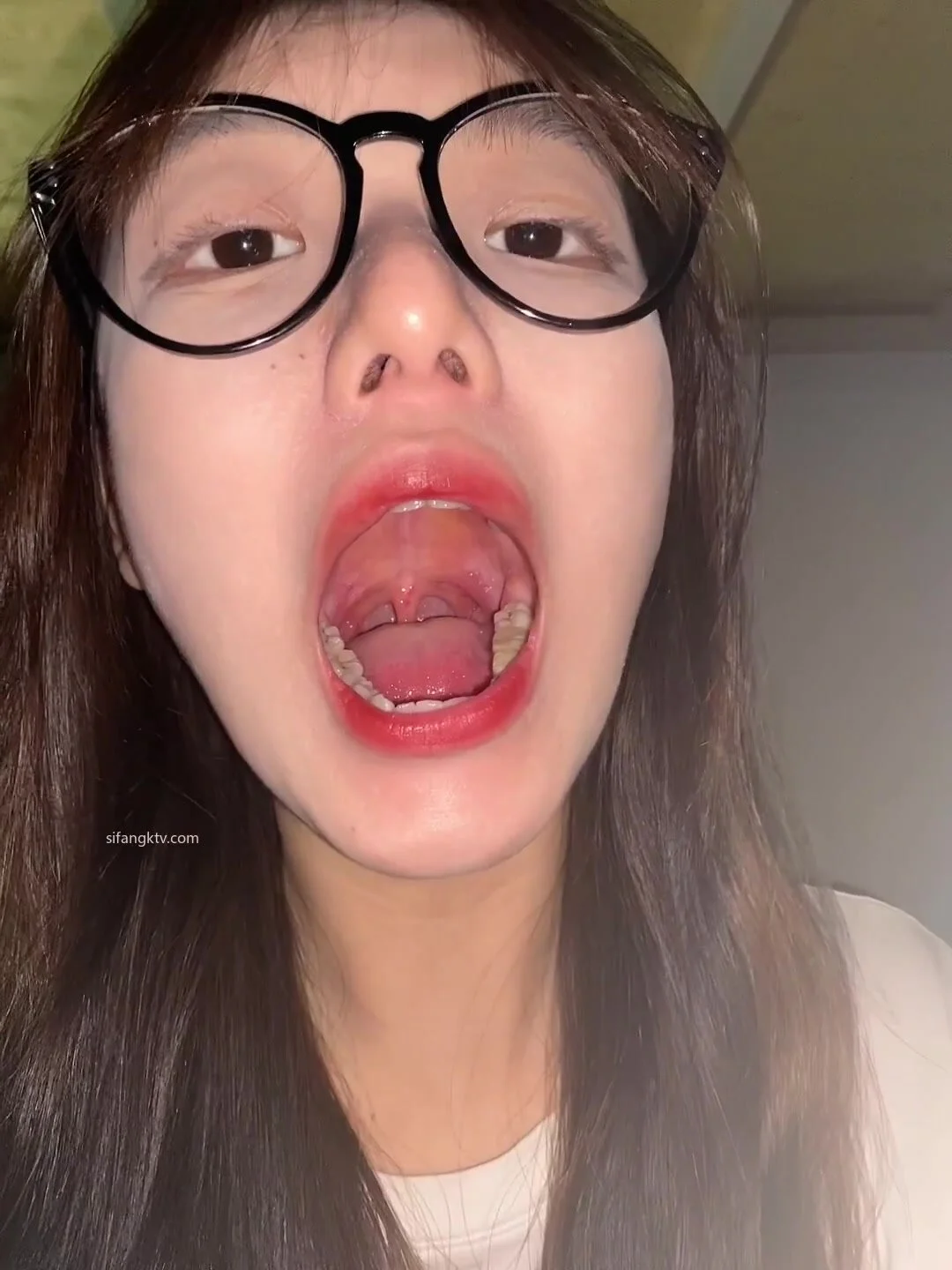 Chinese glasses girl uvula_7 - ThisVid.com