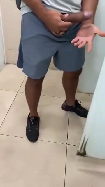 Big black dick cruising bathroom