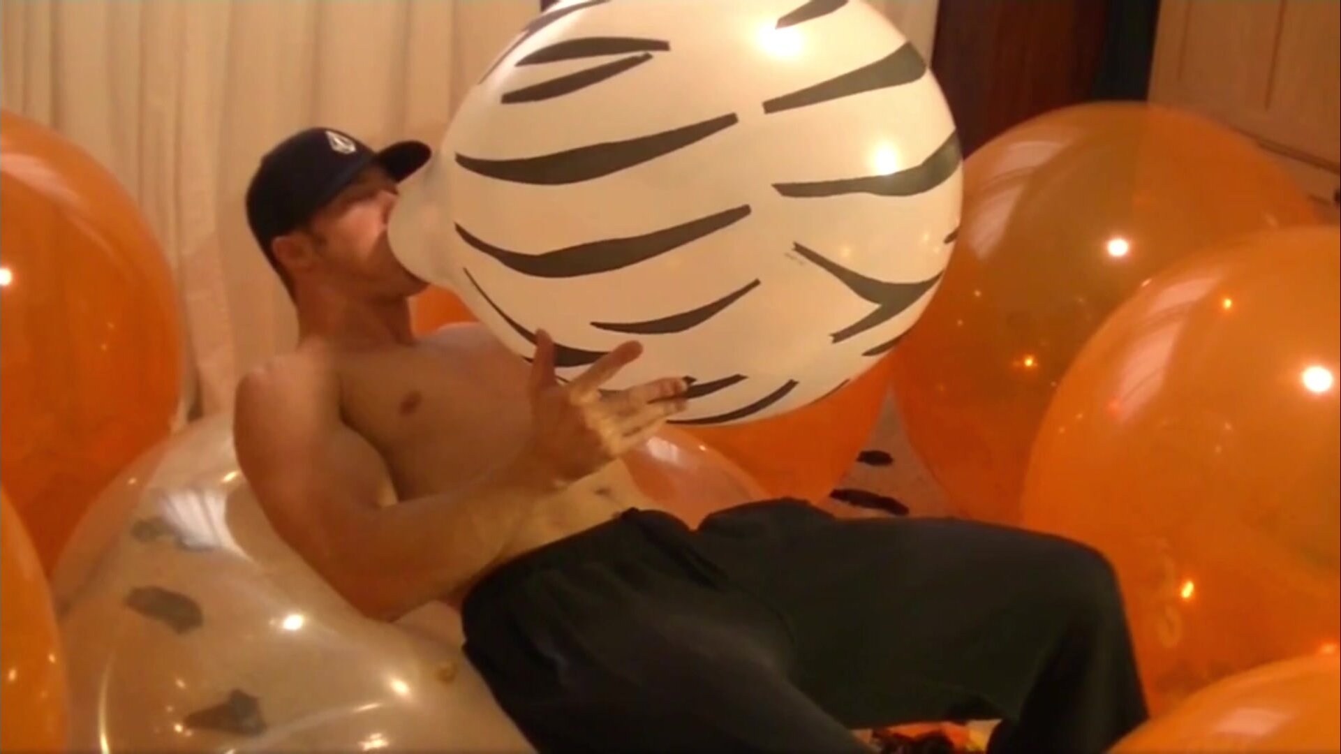 Mâle Gay Alpha Blowing  balloon looner