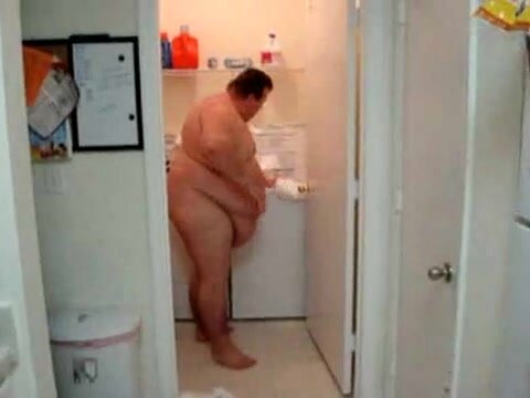 Fat_man_doing_the_laundry_naked