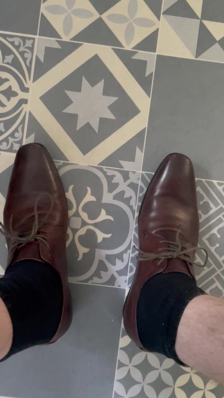Shitting wearing my Grindr date’s shoes