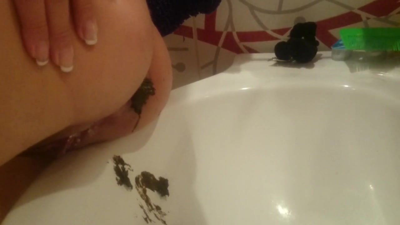 Pregnant Wife Shitting In The Sink