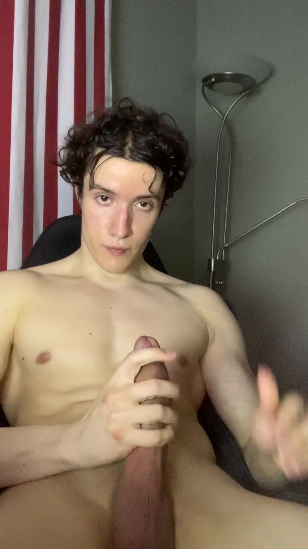 SEXY COLLEGE HUNK NAKED JERK OFF