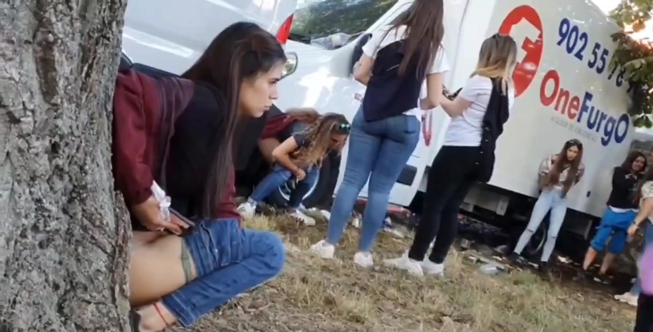 girl piss at the festival