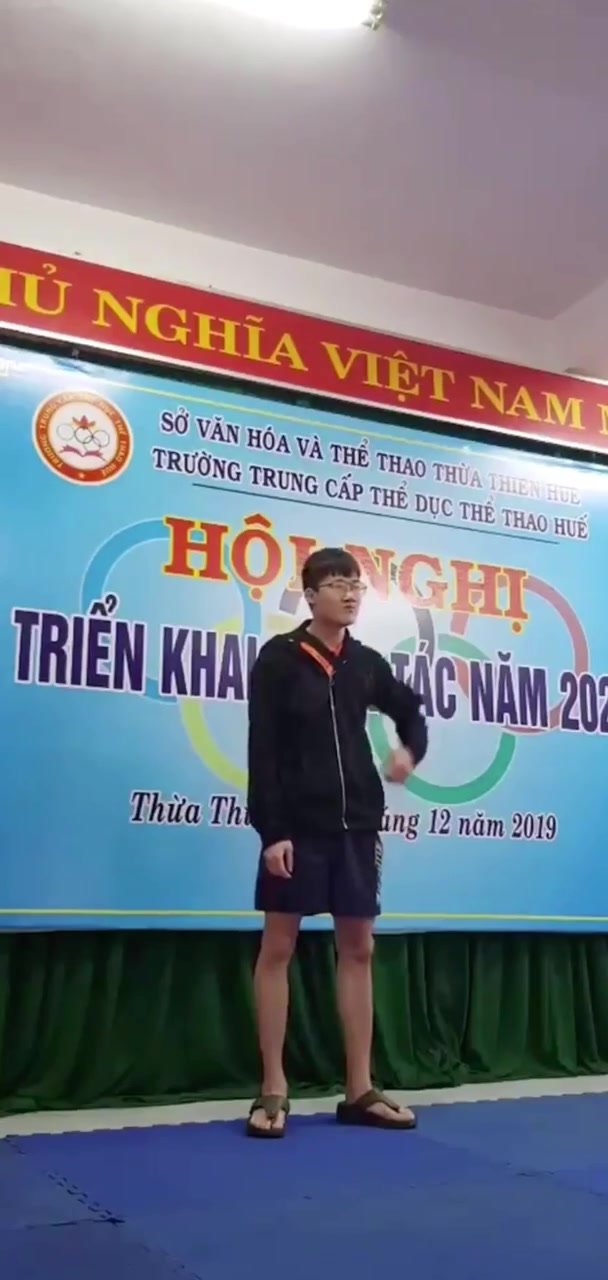 Short_vietnam student