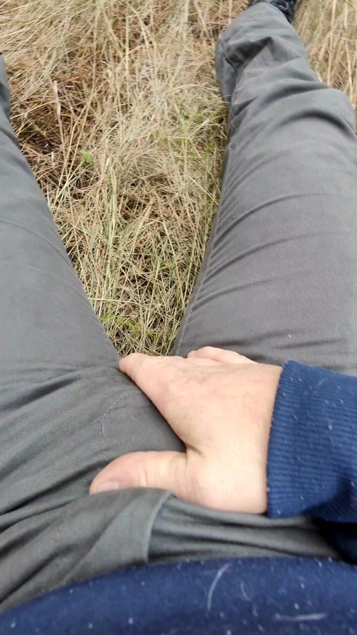 Pipi culotte en forêt
