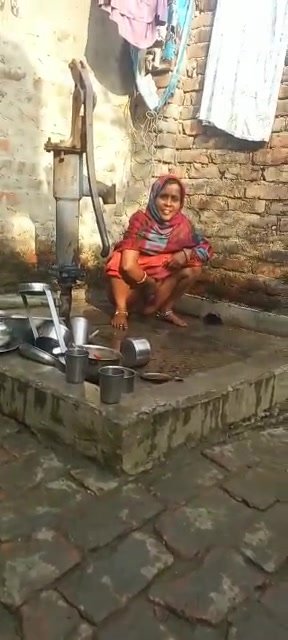 Desi wife pissing - video 4