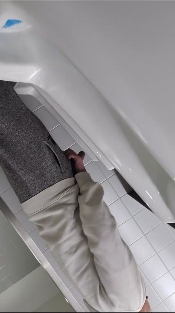 Airport urinal spy - video 51