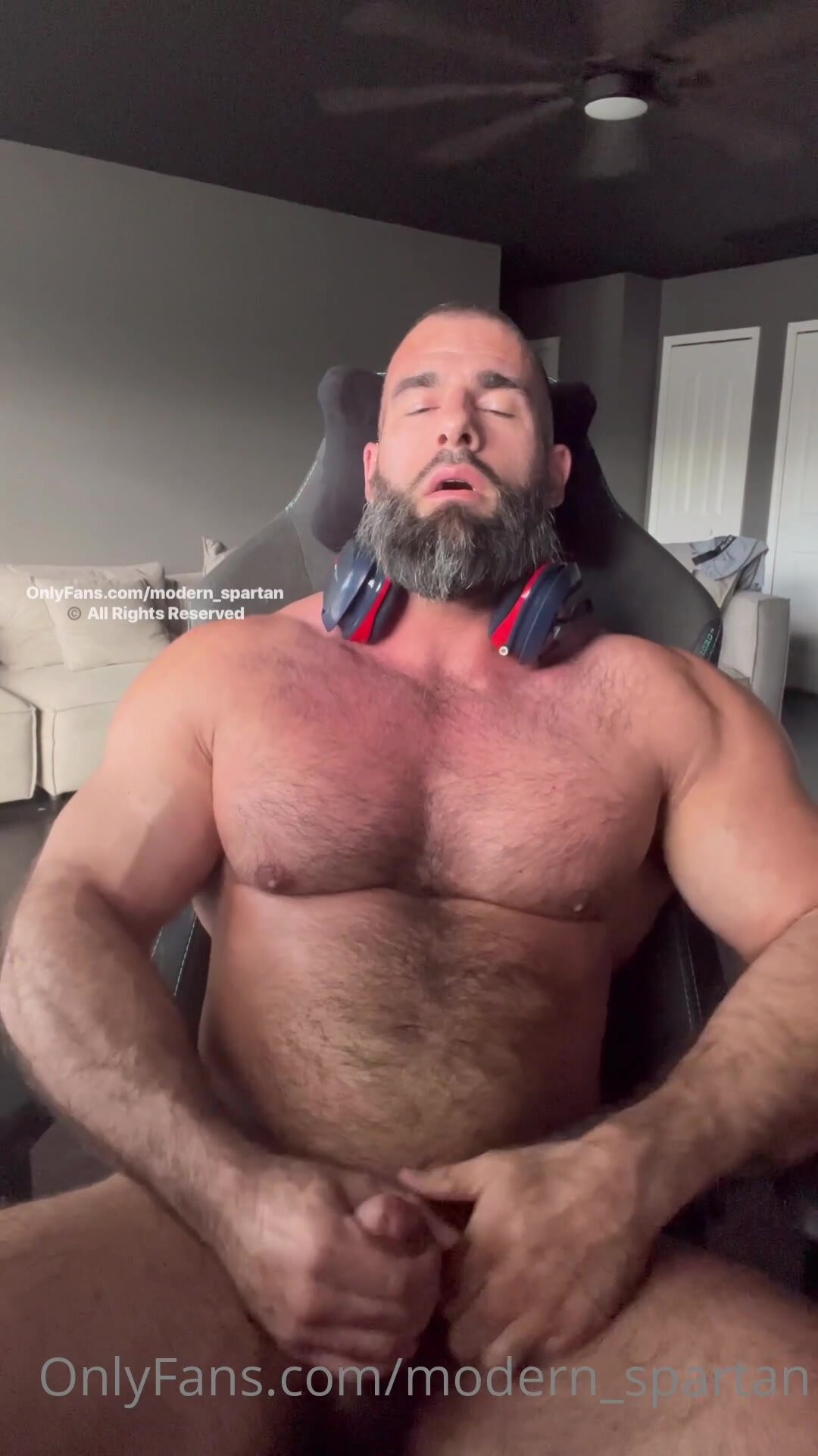 Hairy muscle hunk jerks and cums