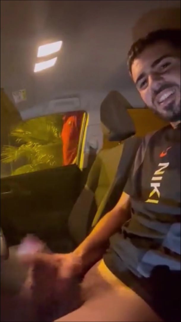 empece a hacerme paja en el coche