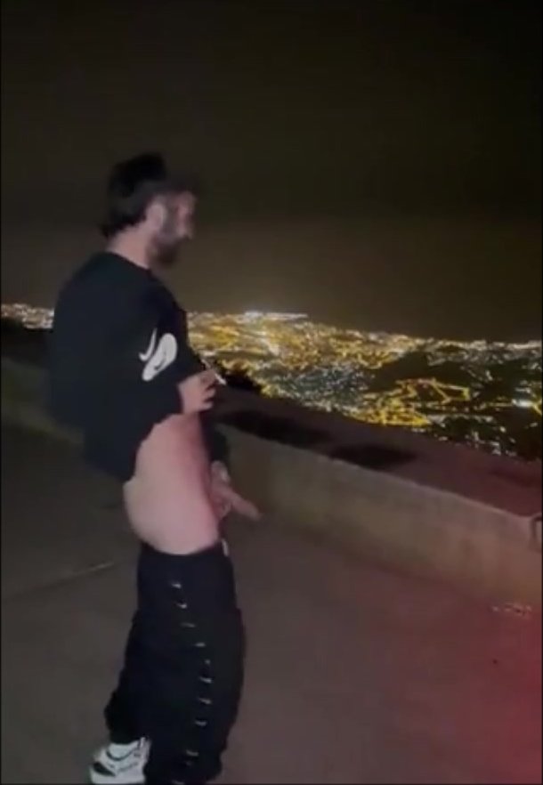 con el rabito fuera