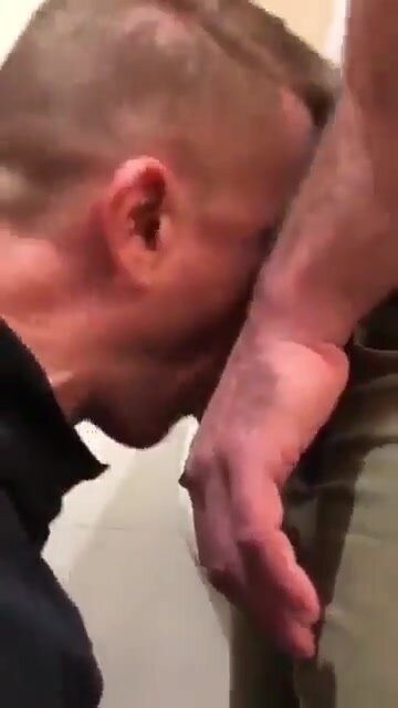 Exchanging blowjobs