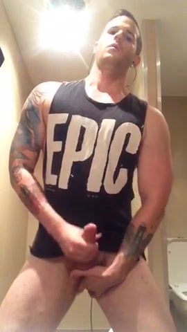Aussie wanks until he gets his nut
