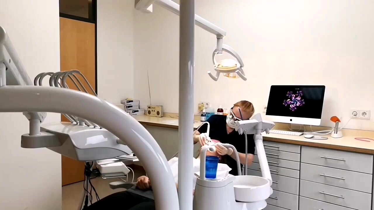 Dental cleaning time-lapse - video 2