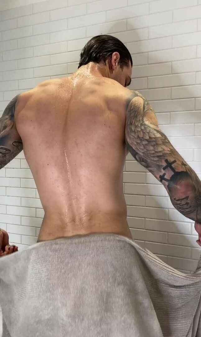 Tattooed stud teases his hairy butt