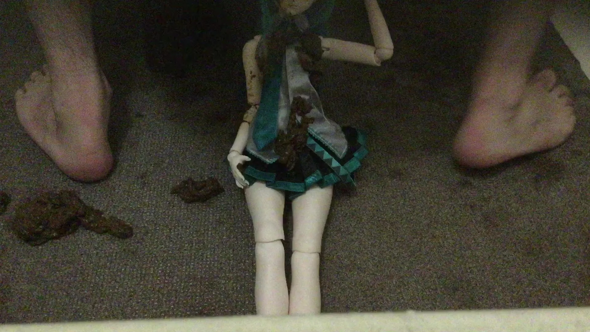 Miku Doll Shitting Scat ThisVidcom