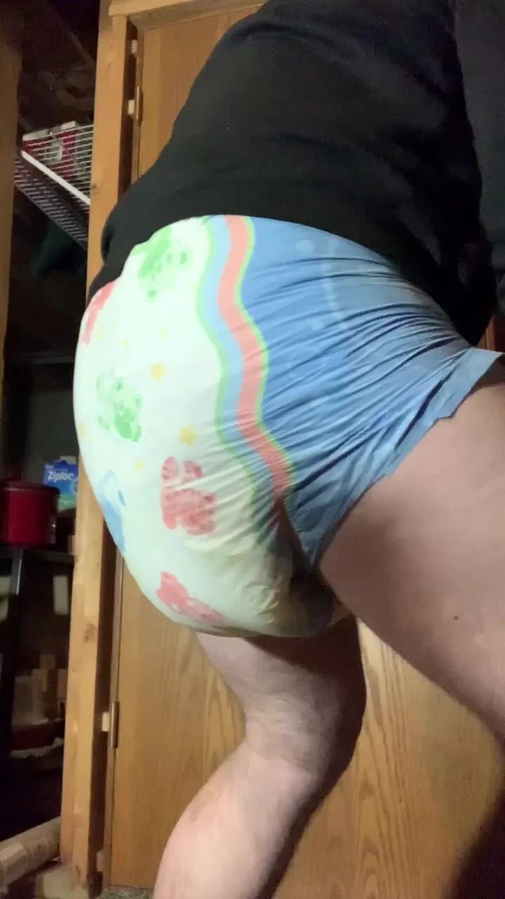 Huge noisy diaper messing - ThisVid.com