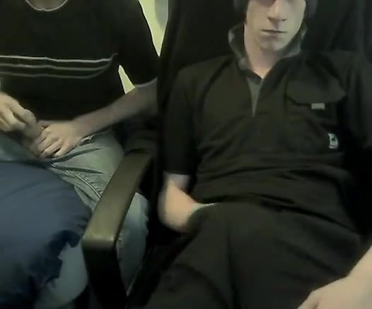 2 Guys Wanking  and Cumming together.