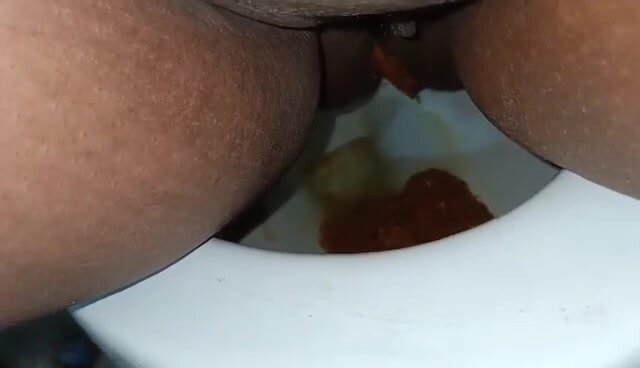 Pooping girl - video 111