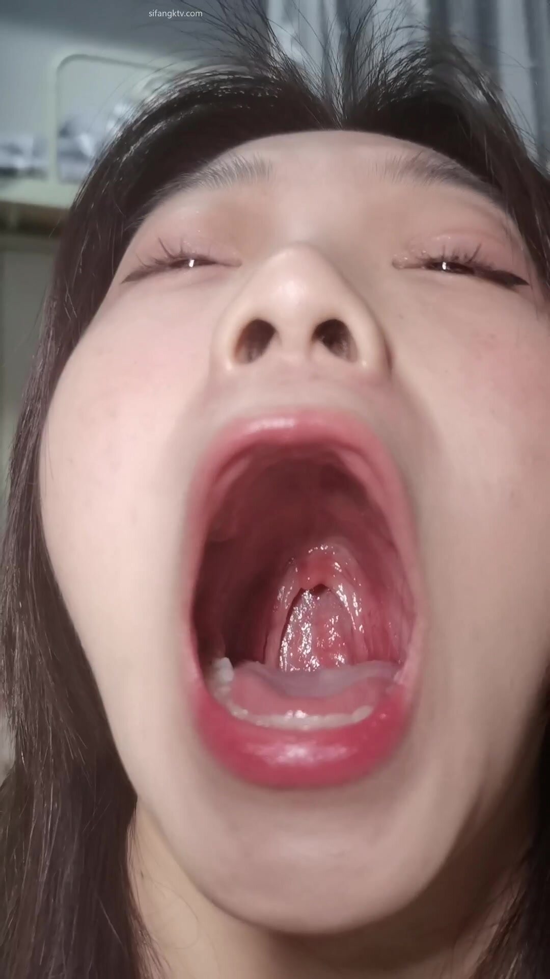chinese girl mouth - video 3
