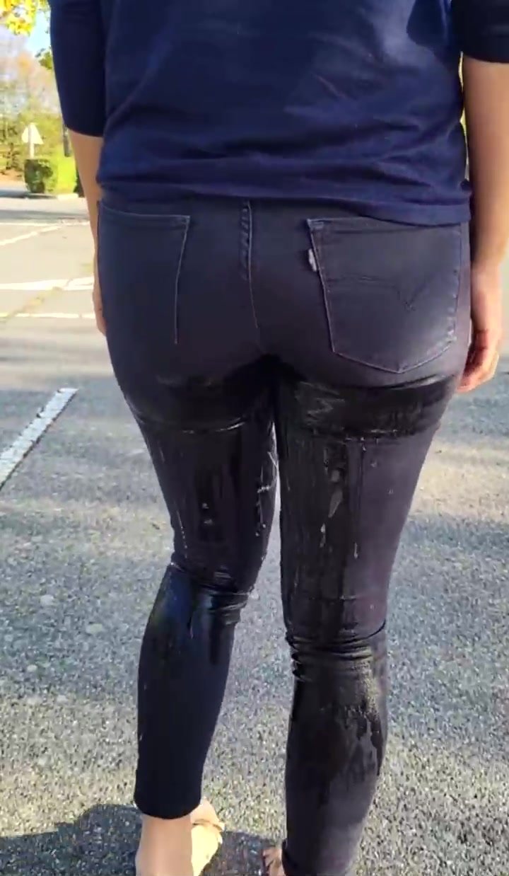 Public jeans pee - video 3