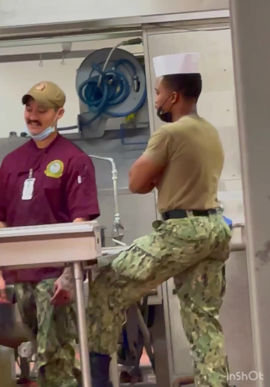 Deon booty is so PHAT