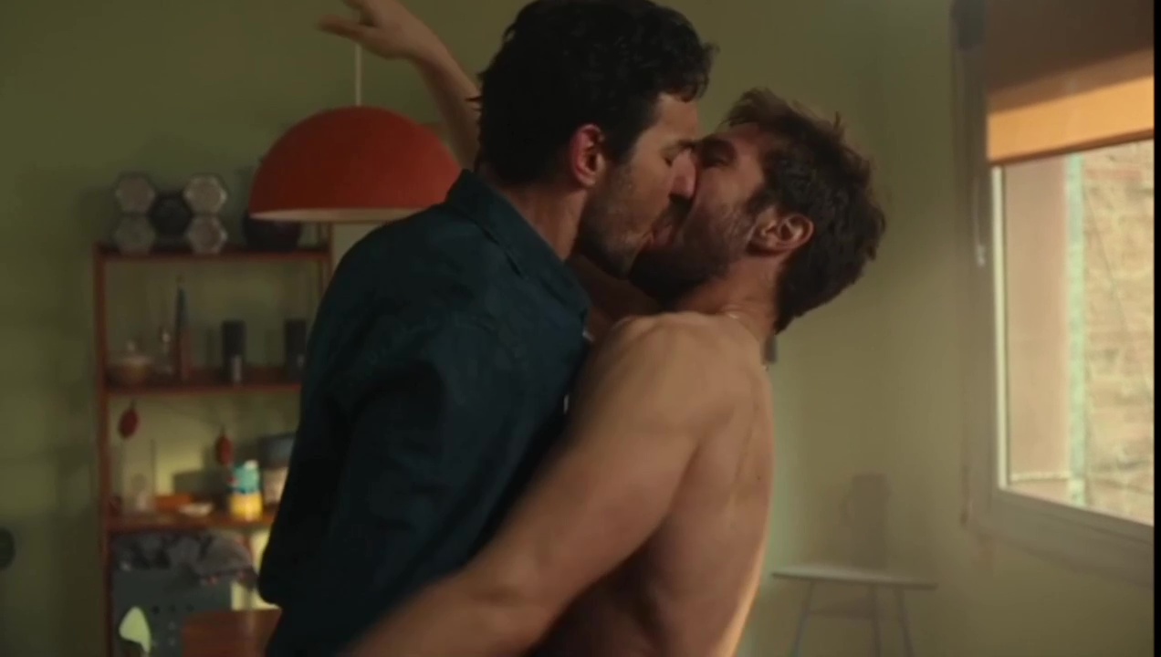 Spanish str8 lads kissing with desire