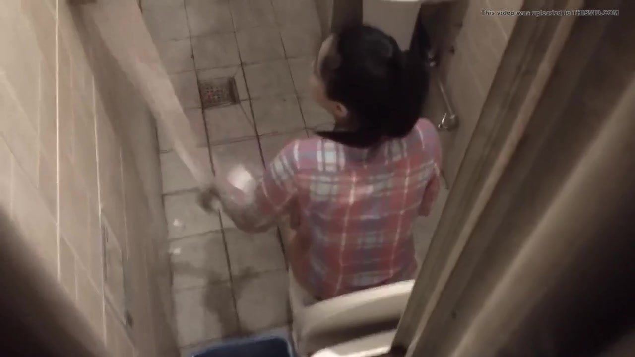 Korean girl pooping 1