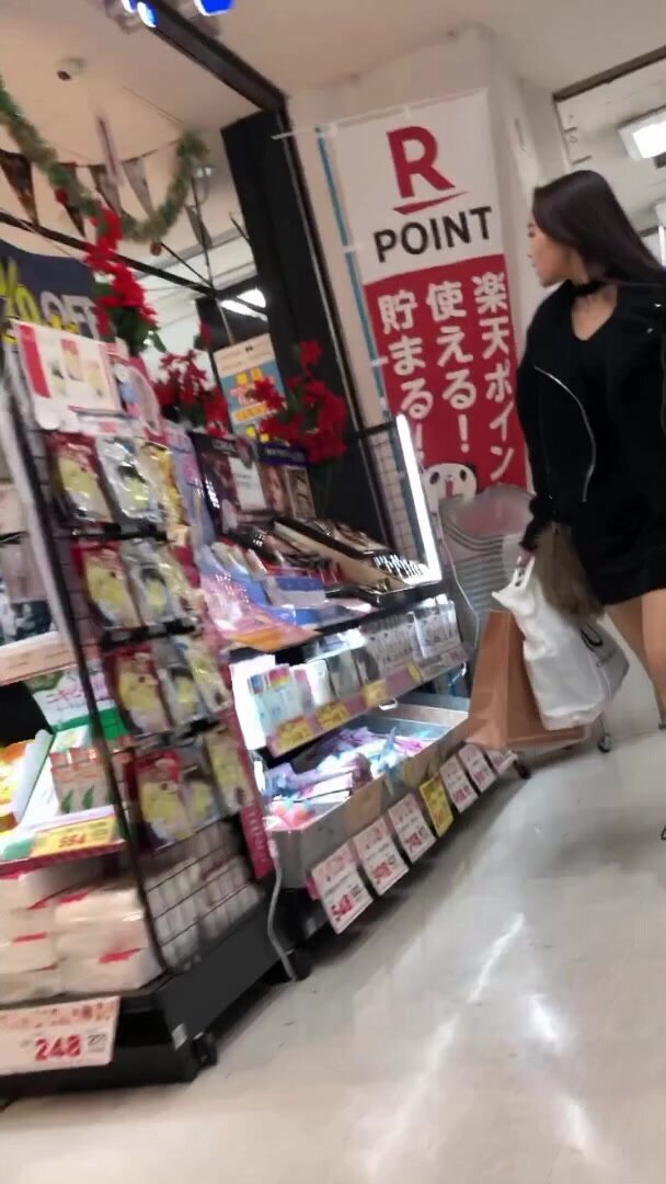 Japanese Lady Pantyhose Upskirt - video 43