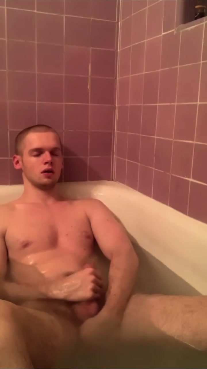 Bath wank - video 3