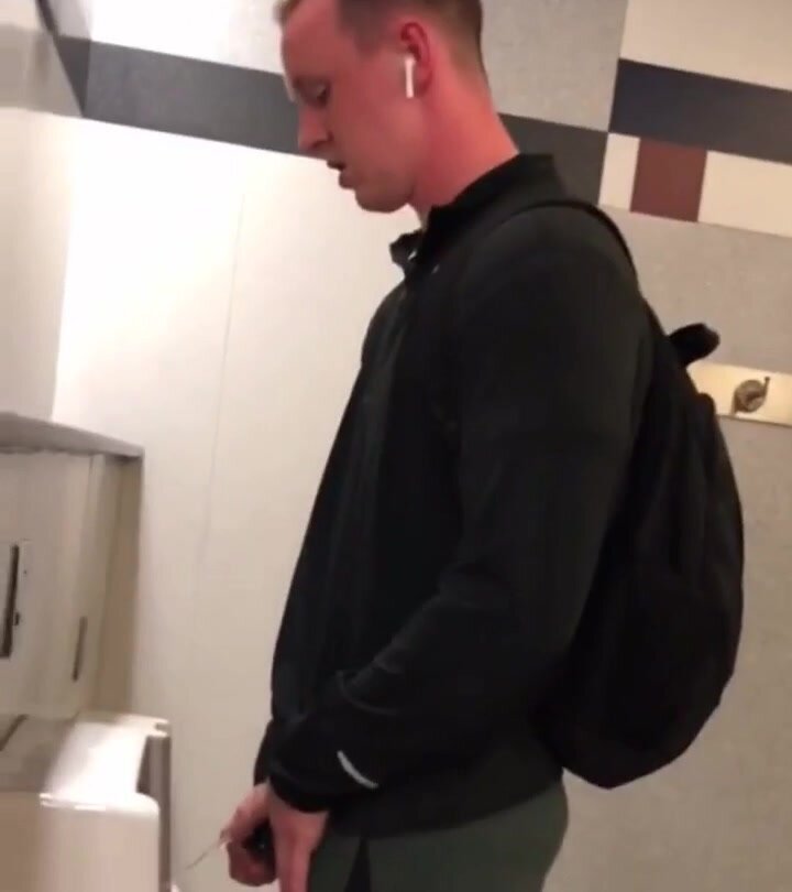 Piss peeking collegiate athlete airport urinal