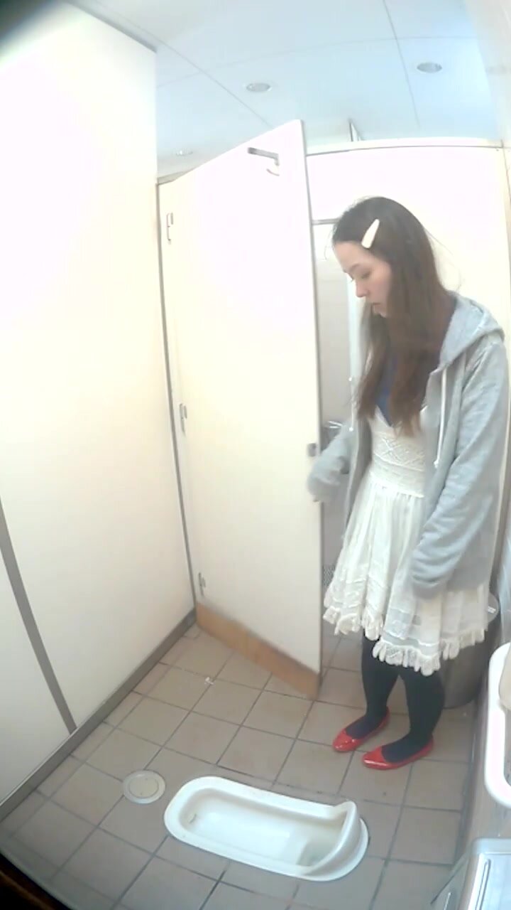 Japanese Ladies Toilet Voyeur - video 140