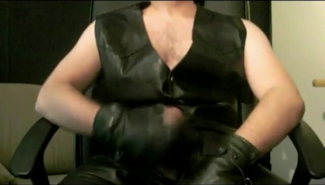 Wanking in leather gloves